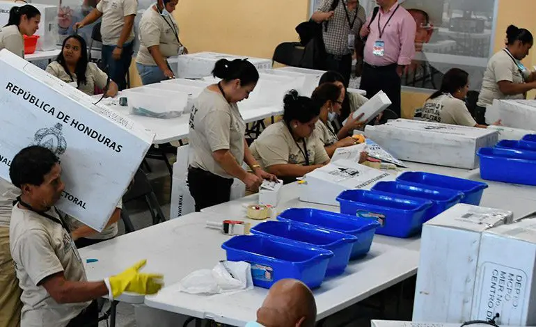 Honduran ballot counters