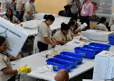 Honduran ballot counters